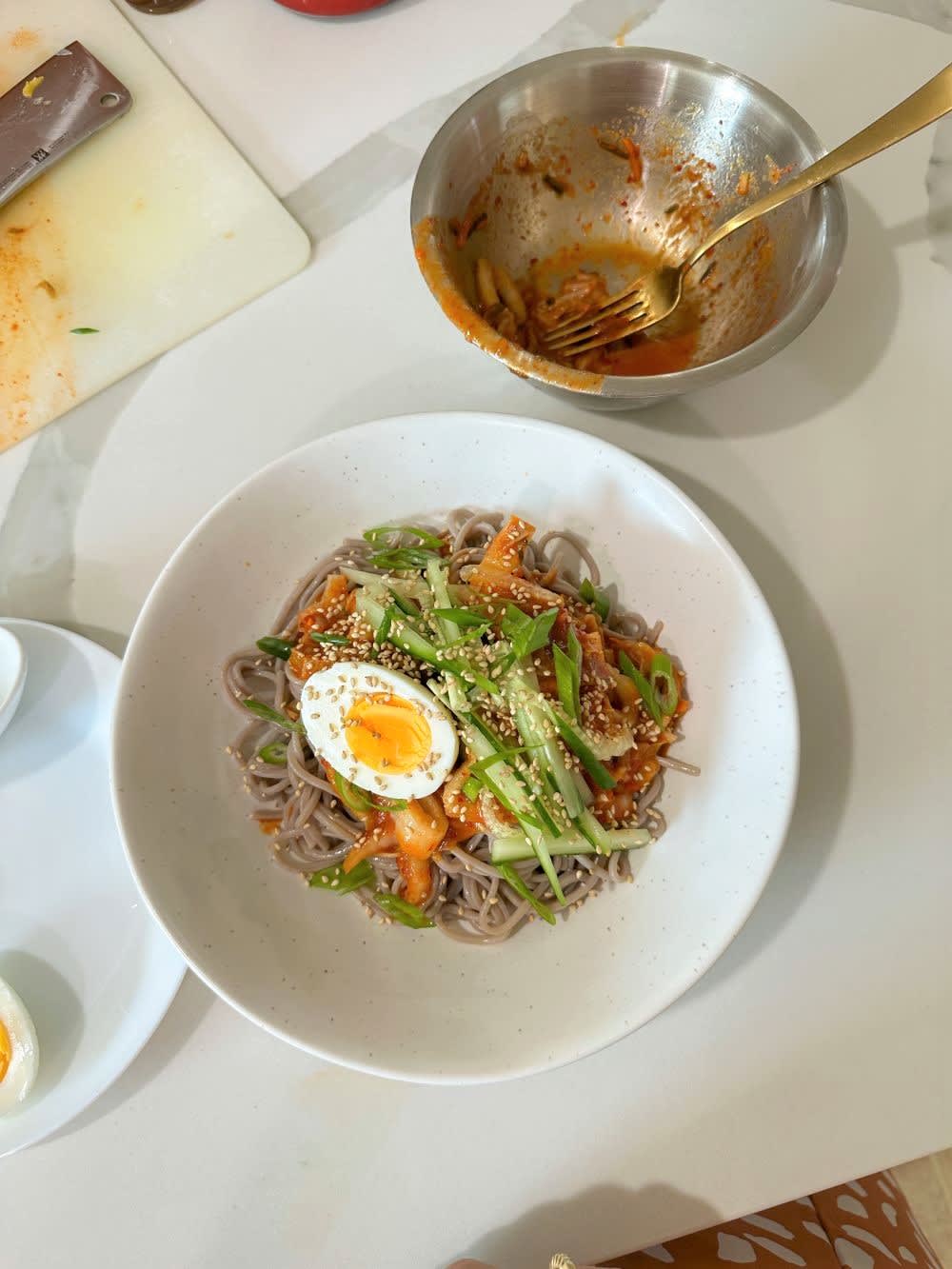 cold kimchi noodles