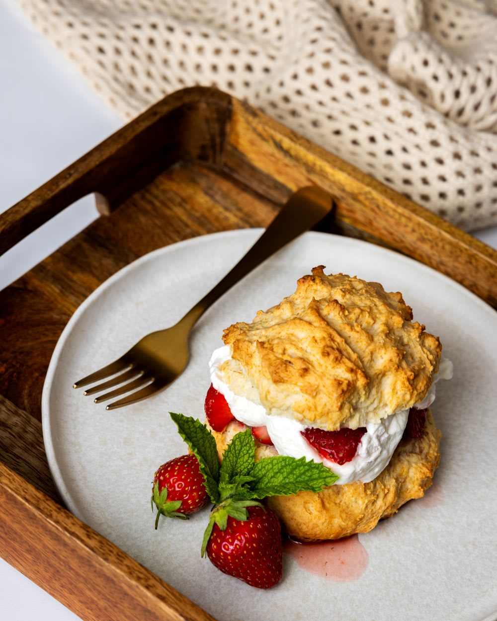 strawberry shortcake with biscuits