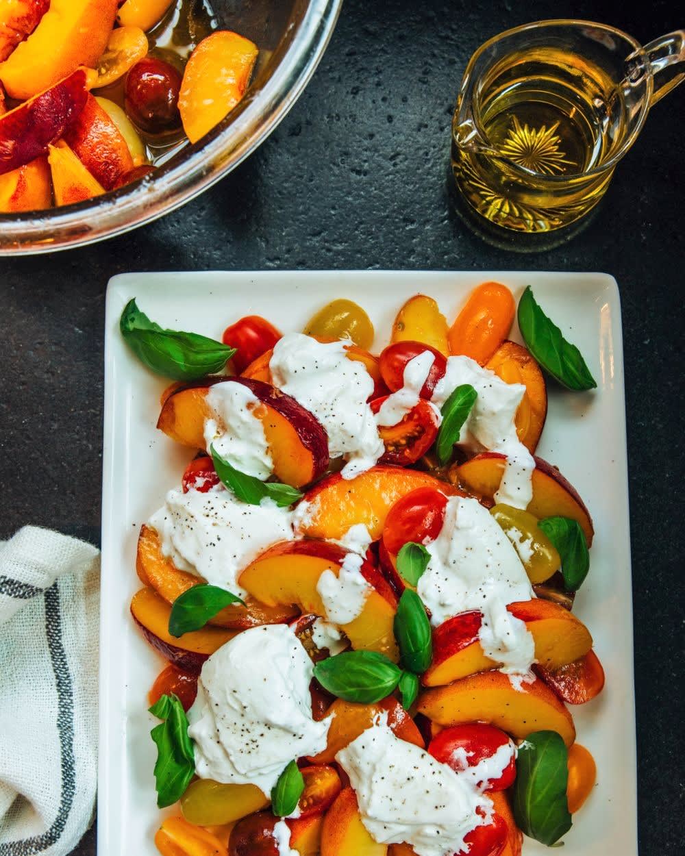 peach burrata salad