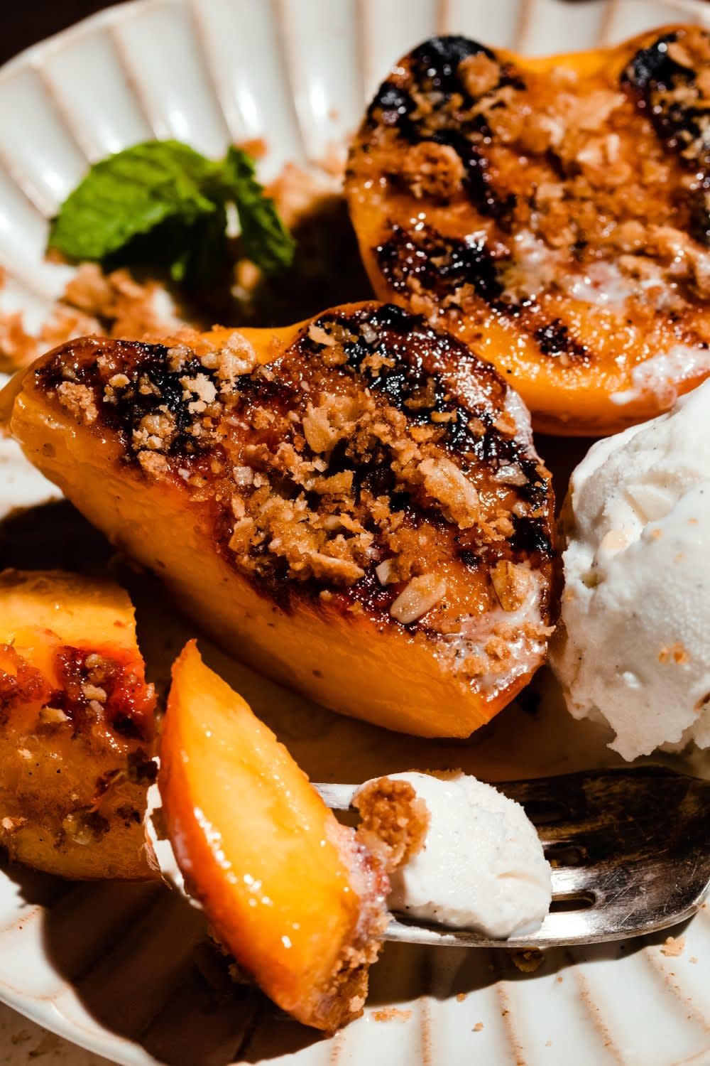 Grilled Peaches And Ice Cream Easy Peach Crisp Recipe