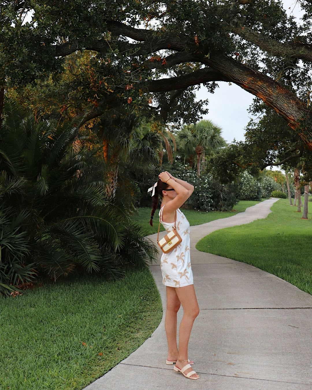 can you wear beige shoes with a white dress White Shift Dress with Beige Shoes Outfits (13 ideas & outfits)