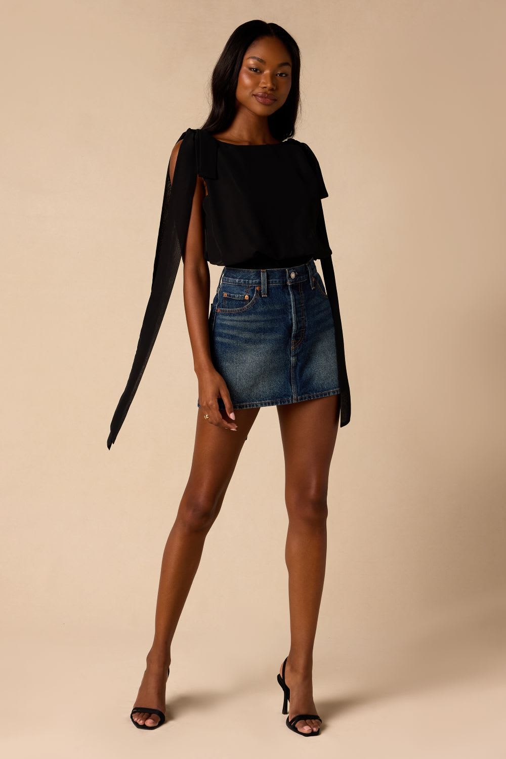 denim skirt outfit
