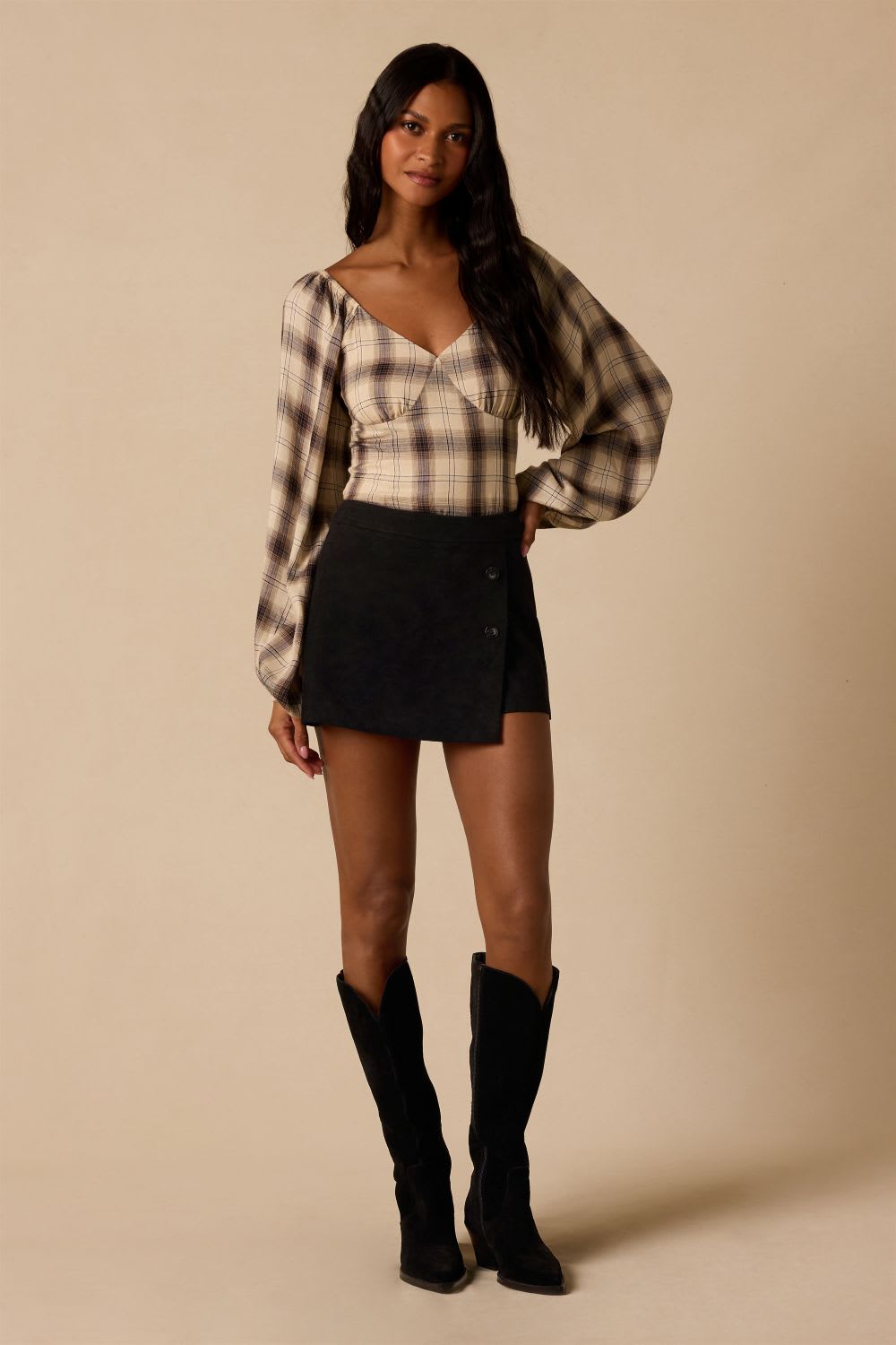 suede skirt outfit