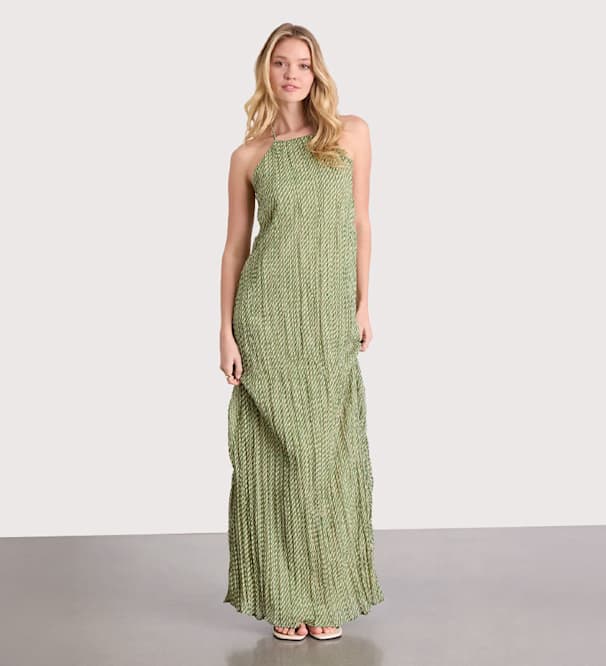 Casual wedding guest outfits
