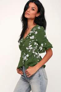 DRAMATIC FLAIR GREEN AND WHITE FLORAL PRINT PEPLUM TOP at Lulus.com!