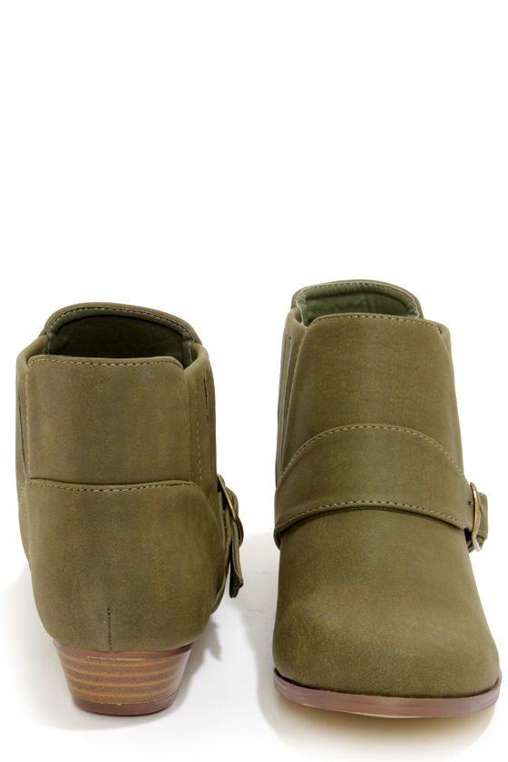 tan boots with khakis