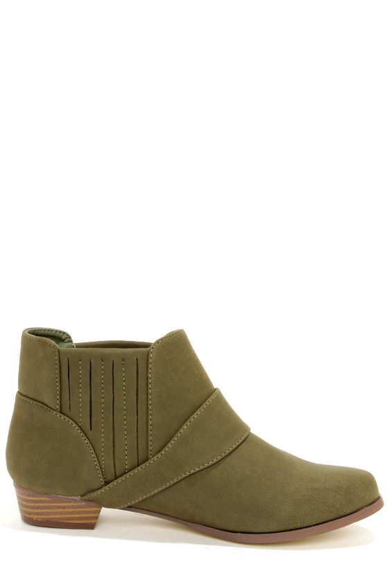 tan boots with khakis