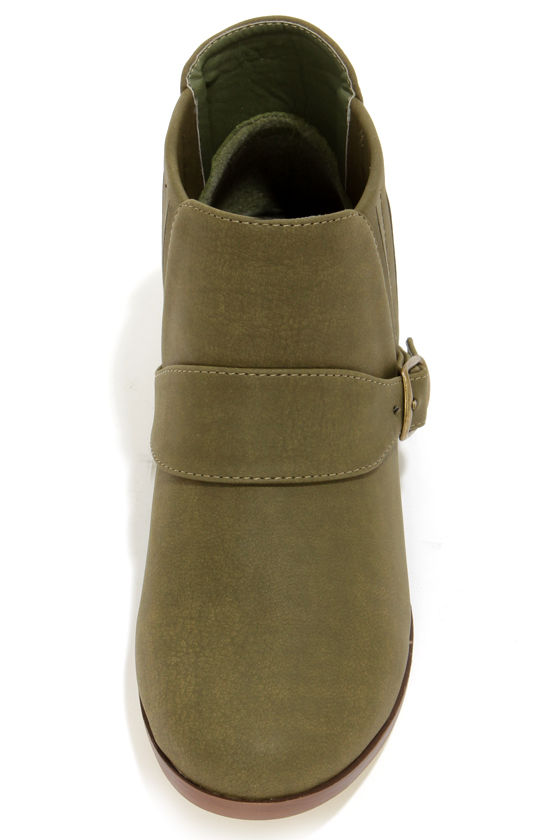 tan boots with khakis