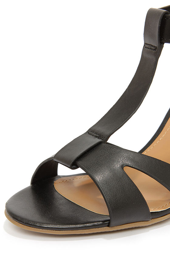 black sandals t strap