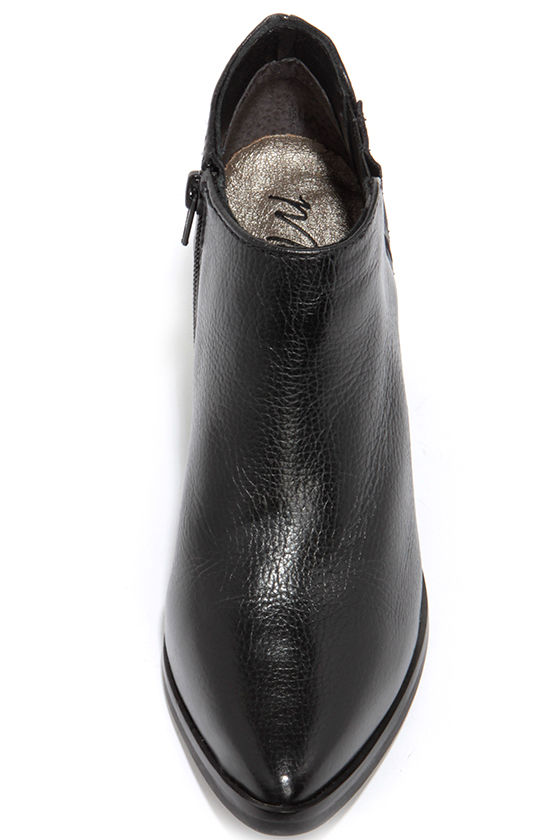 black leather pointed toe flat boots