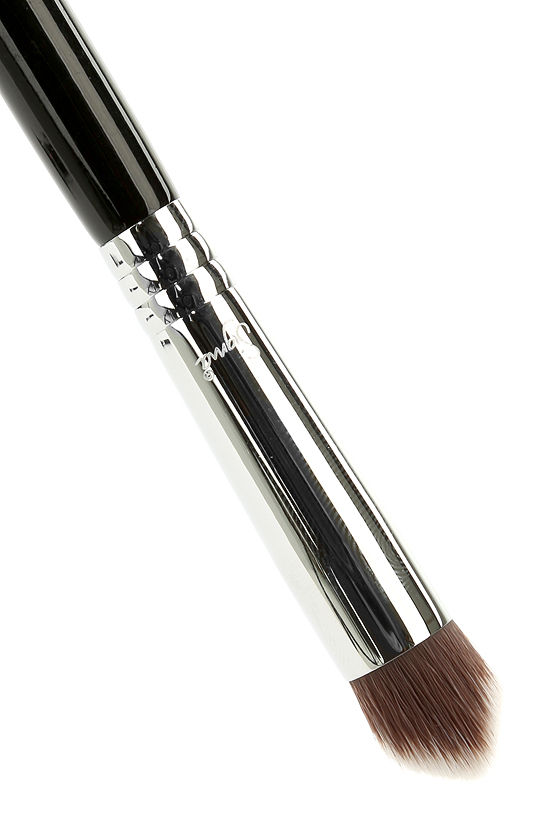 Sigma 3DHD Angled Precision Brush Makeup Brush Precision Brush 24.00