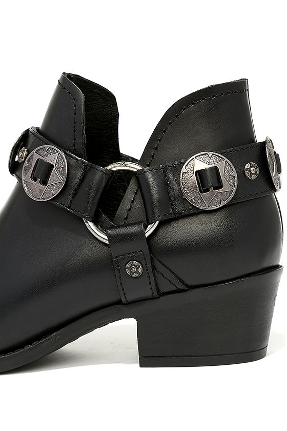 steve madden flat black booties