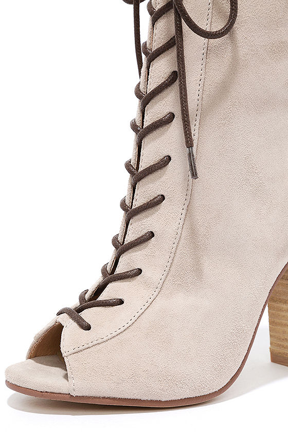 the modern utility lace up boot