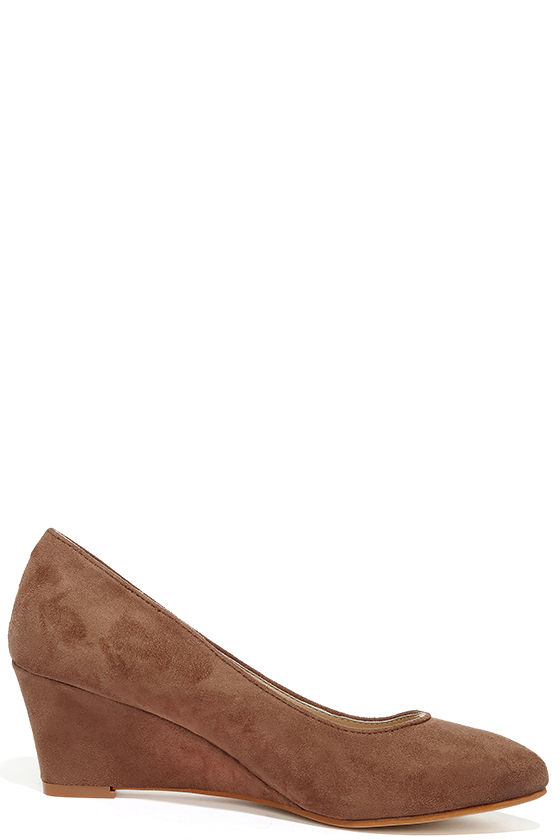 taupe wedge pumps