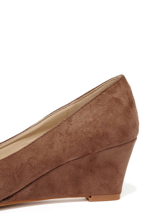 taupe wedge pumps