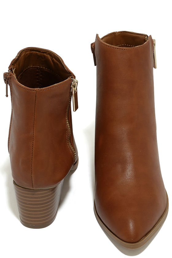 tan pointed shoes