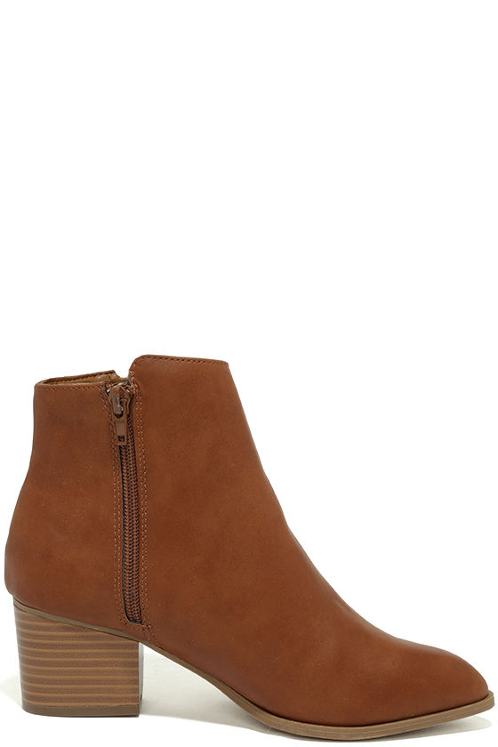 tan pointed shoes