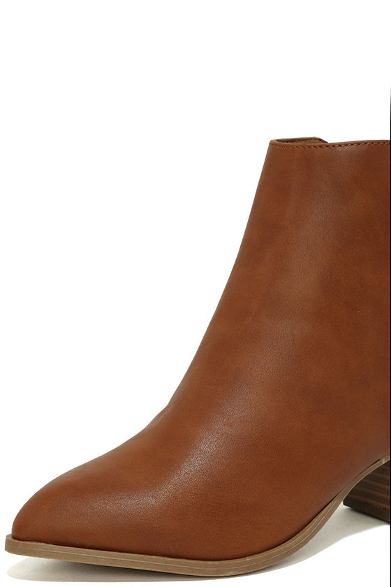 tan pointed shoes