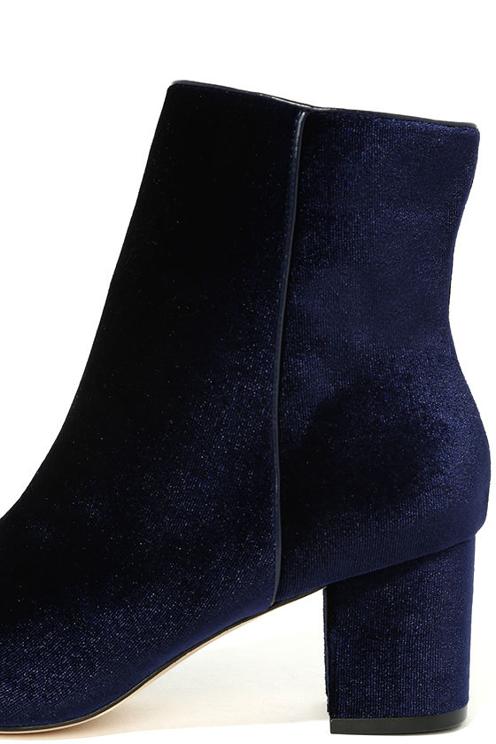 pointed bootie