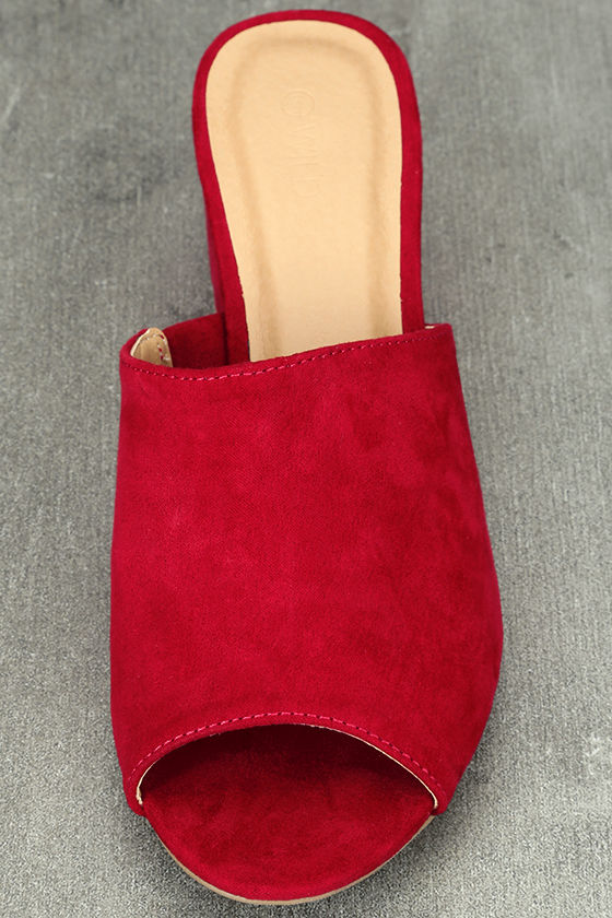 red pointed mules