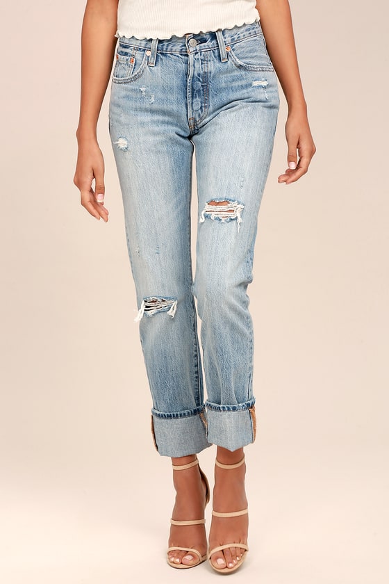 high waisted light wash levi jeans