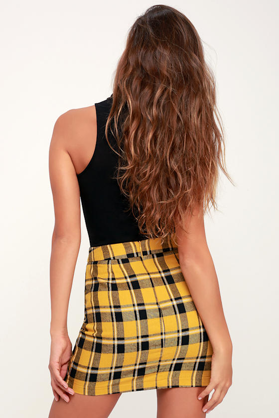 yellow skirt with black top