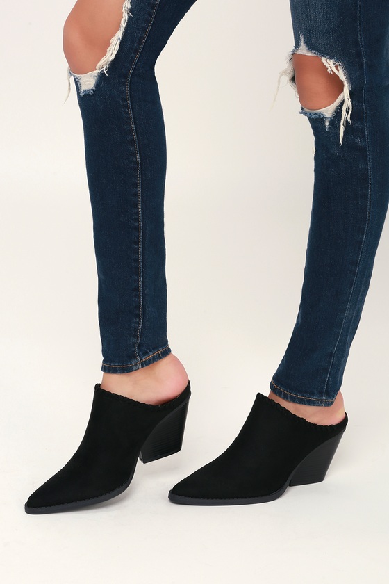 black flat pointed mules