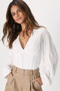 Chic Aura White Textured Plisse Long Sleeve Top