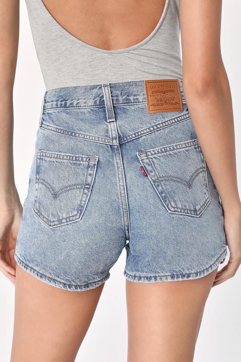 Levi's 80's Worn In Mom Jeans - High-Waisted Jeans - Medium Wash - Lulus