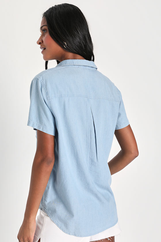 Light Wash Chambray Top Short Sleeve ButtonUp Chambray Shirt Lulus