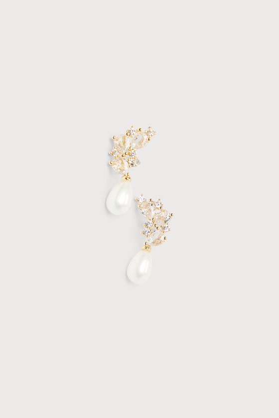 Lulus Seeking Elegance Gold Cubic Zirconia Pearl Stud Earrings In Gold