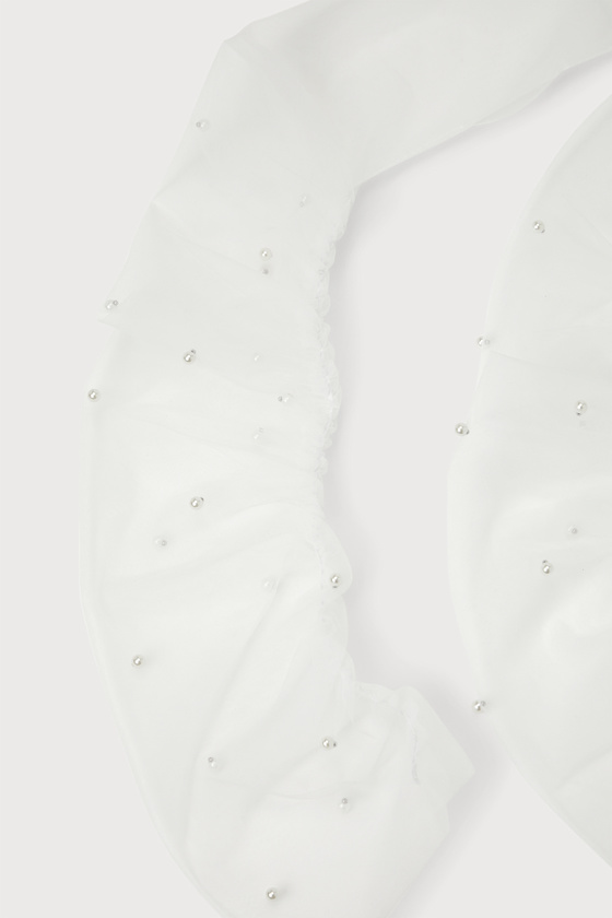 Simple Poise White Mesh Pearl Fingerless Gloves - thumbnail 4