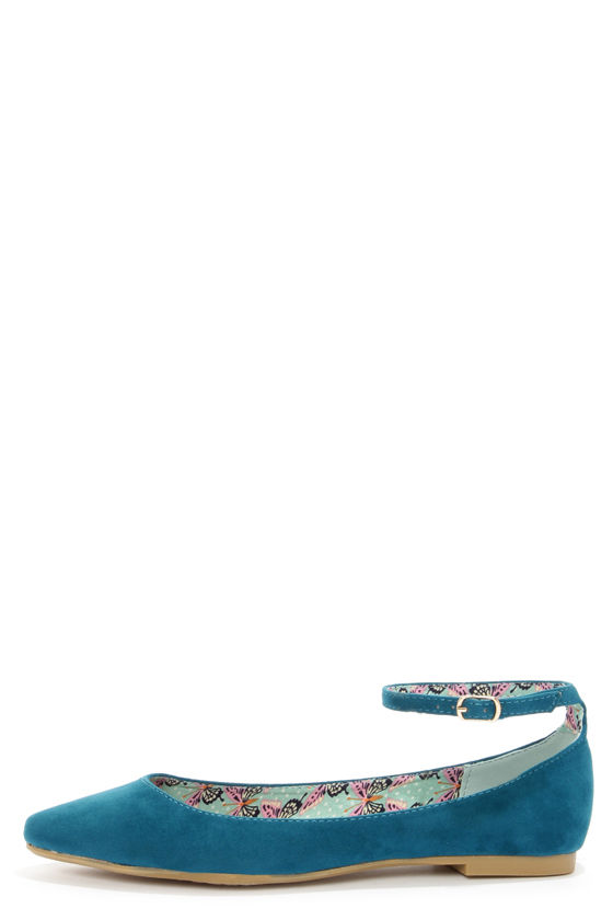pointed velvet flats