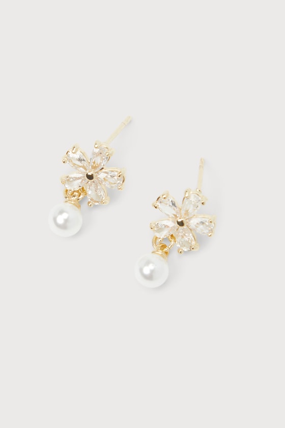 Simply Sparkling Gold Rhinestone Pearl Flower Stud Earrings 2
