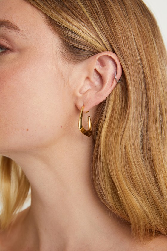 Exceptional Angle 14KT Gold Geometric Beveled Hoop Earrings 1