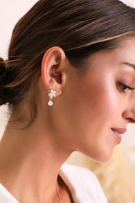 Simply Sparkling Gold Rhinestone Pearl Flower Stud Earrings