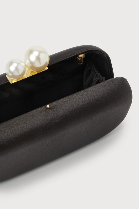 Poised Feelings Black Satin Pearl Box Clutch - thumbnail 3