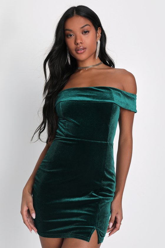 Lulus Extraordinary Essence Emerald Velvet Off-the-shoulder Mini Dress In Green
