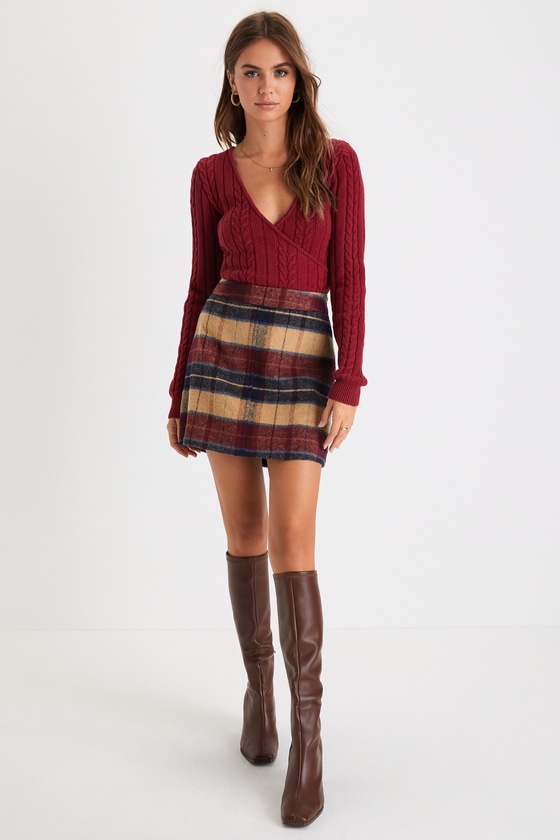 Wine round neck cable sweater