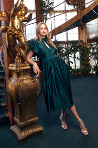 Radiant Reverie Emerald Plisse Short Sleeve Backless Midi Dress