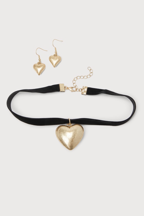 Loving Aesthetic Gold Heart Choker Necklace and Earring Set 3