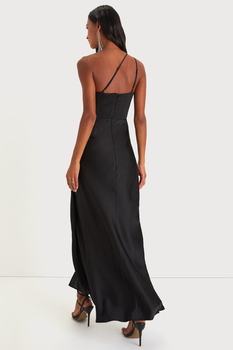 Signature Elegance Pale Yellow Satin One-Shoulder Maxi Dress