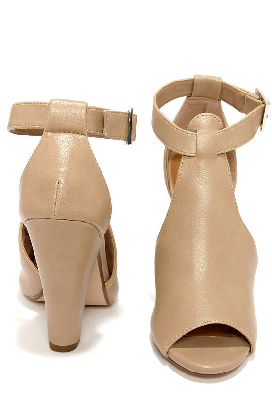 how to style taupe booties