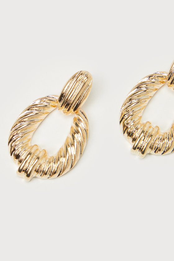 Lulus Iconic Extravagance Gold Twisted Chunky Door Knocker Earrings