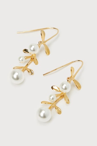 Adored Essence Gold Pearl Leaf Earrings