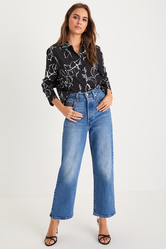 Artistically Chic Black and White Abstract Print Button-Up Top 3