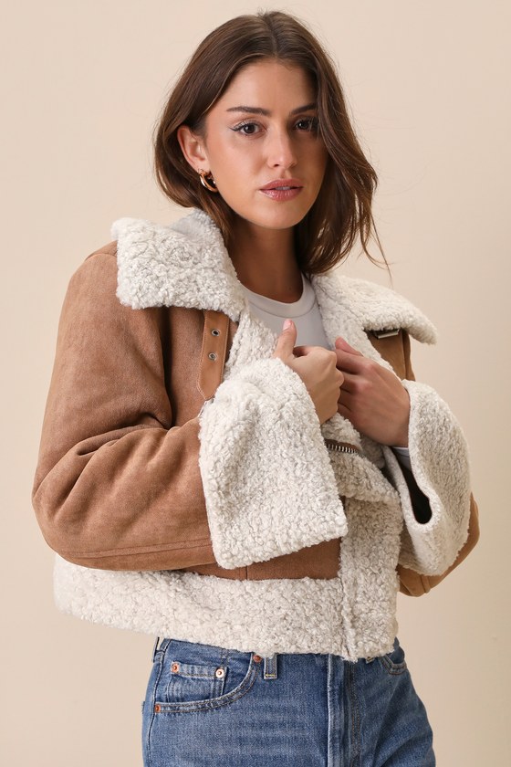 AVEC LES FILLES COZIEST TREND TAN FAUX SUEDE SHEARLING CROPPED MOTO JACKET