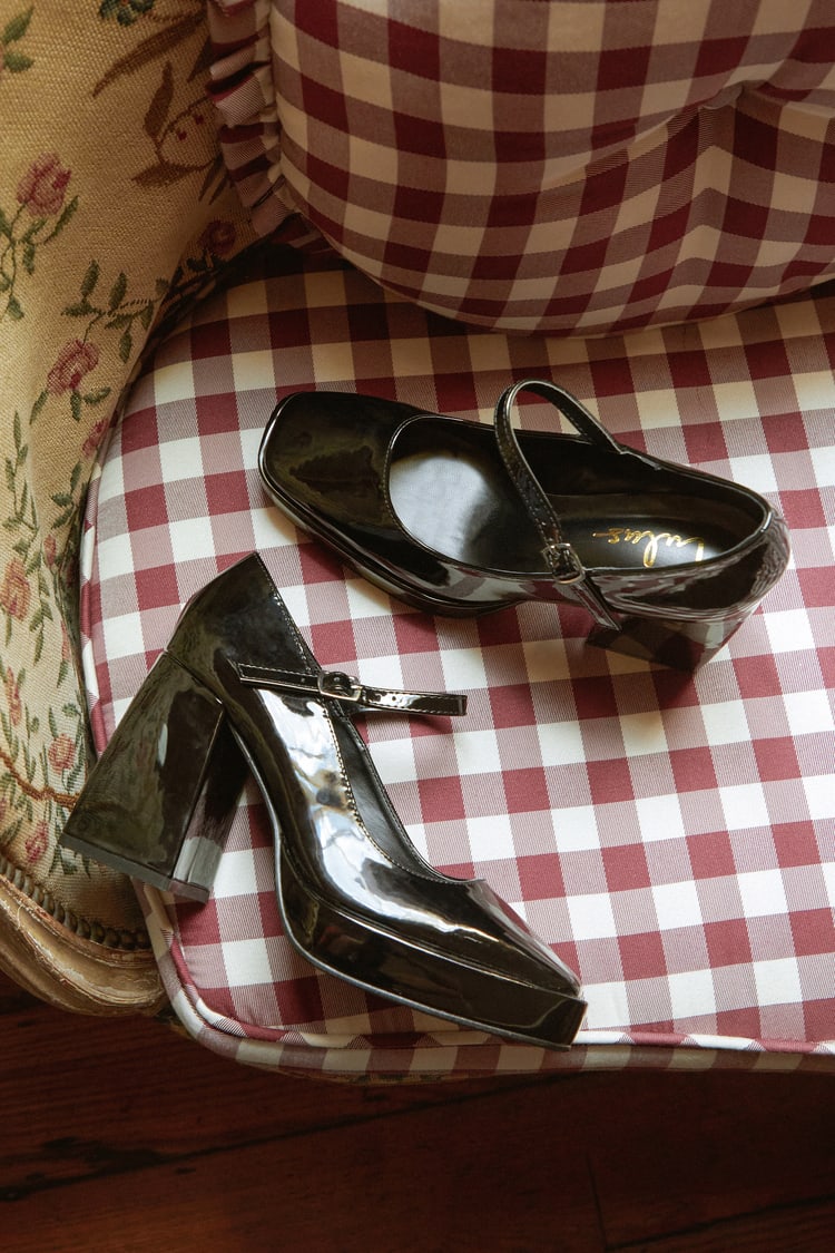 Zwarte lak pumps met hoge naaldhak Zwarte lak pumps met hoge naaldhak