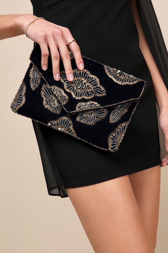 Impressive Radiance Navy Blue Velvet Beaded Sequin Clutch 7