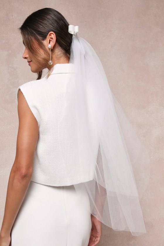 Sweetly Adored White Tulle Bow Veil 1